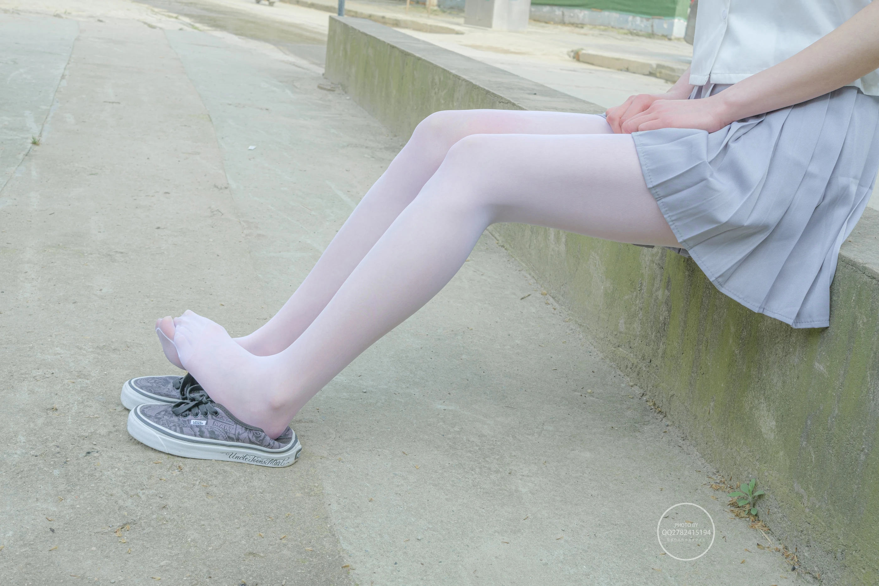 森萝财团 有料 NO.038 吸吸 铁轨边的JK白丝美少女 [60P]插图6